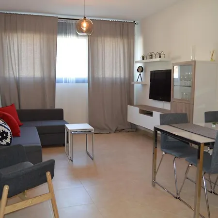Apartamento Piscina Viena Roses Exterior photo